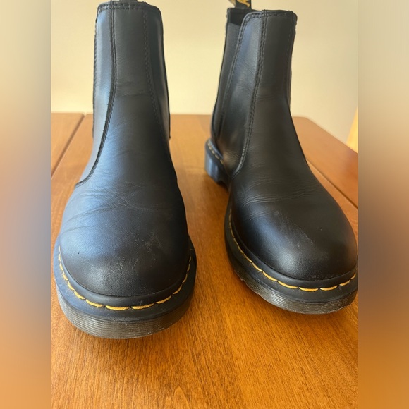 Dr. Martens 2976 Chelsea Boot - Picture 2 of 9